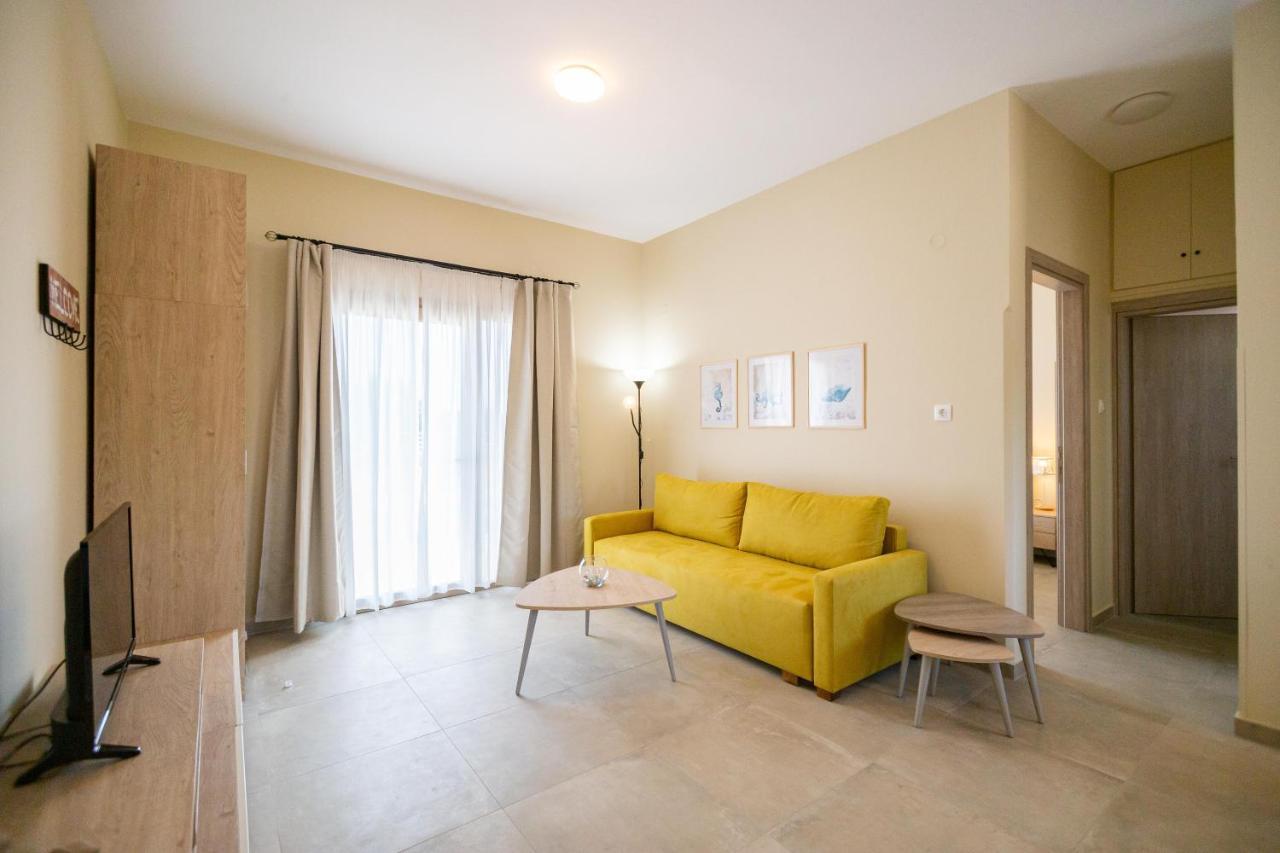 Varkes Suites 2 Nea Moudania Exterior photo