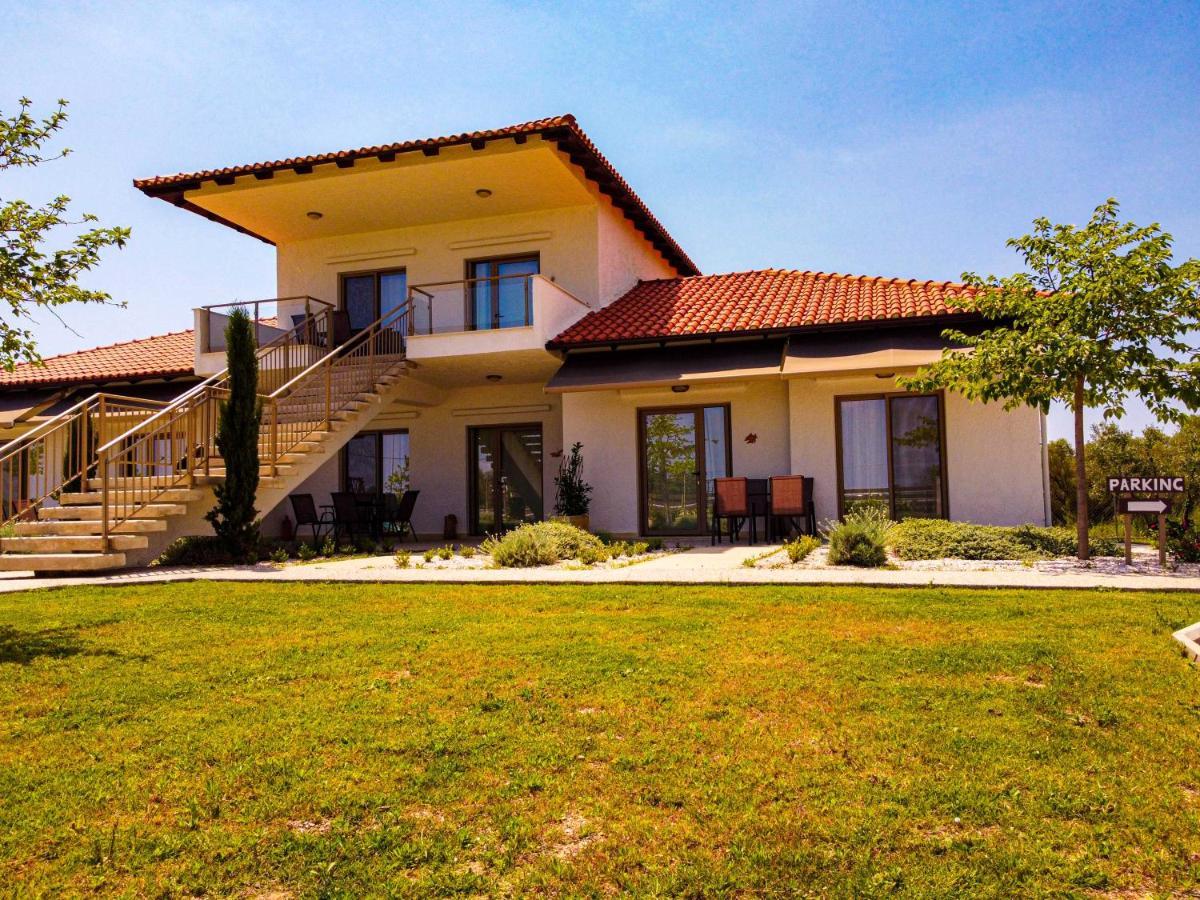 Varkes Suites 2 Nea Moudania Exterior photo